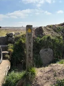 Sign beside the stile for the walk to Men-an-tol ancient stones